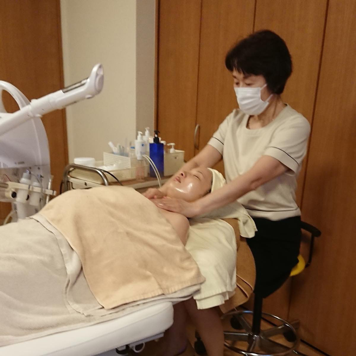 お顔のマッサージ